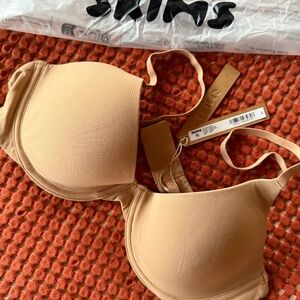 New! SKIMS fits everybody Plunge bra, size 36C